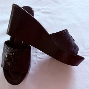 Preowned Tory Burch Lowell Black Leather 80mm Wedge Slide Sandals Logo Sz 8